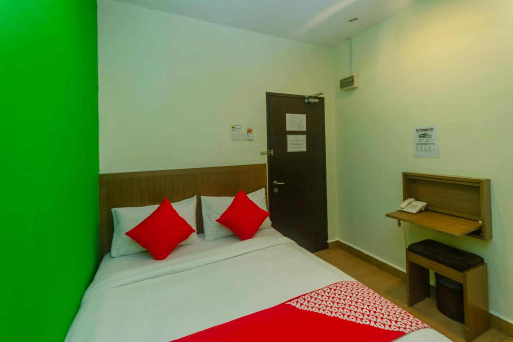 Super Oyo 596 The Vintage Hotel Johor Bahru Exterior photo