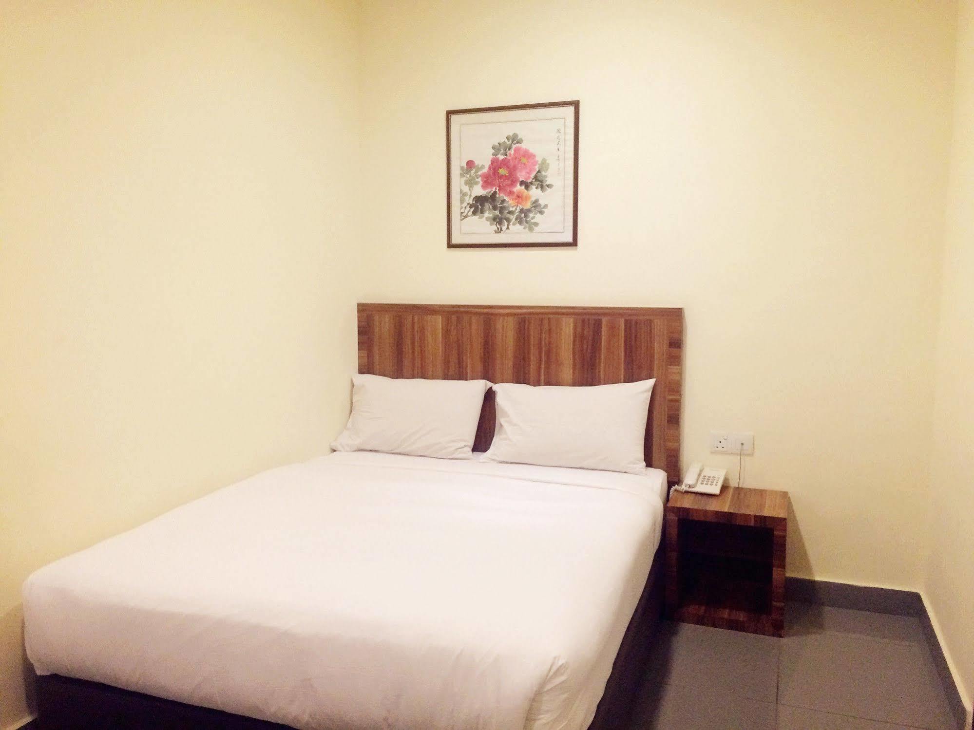 Super Oyo 596 The Vintage Hotel Johor Bahru Exterior photo