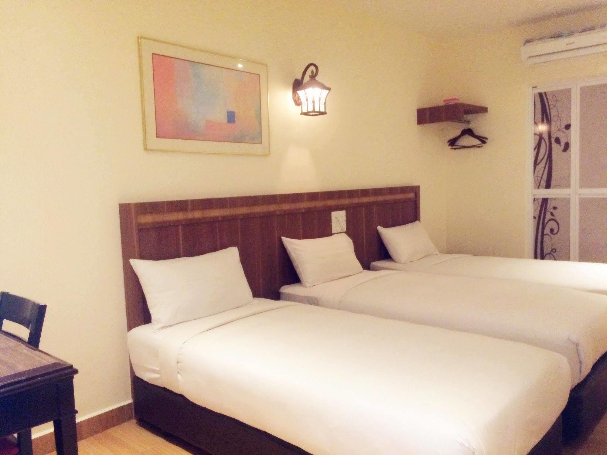 Super Oyo 596 The Vintage Hotel Johor Bahru Exterior photo