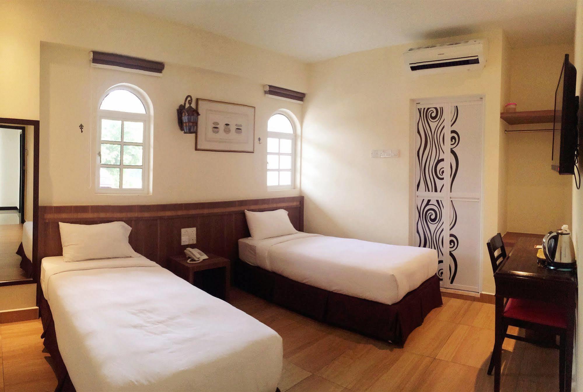 Super Oyo 596 The Vintage Hotel Johor Bahru Exterior photo
